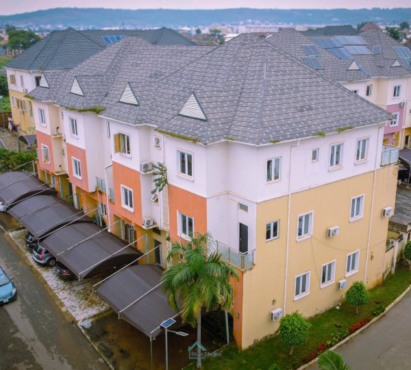 Saada Court